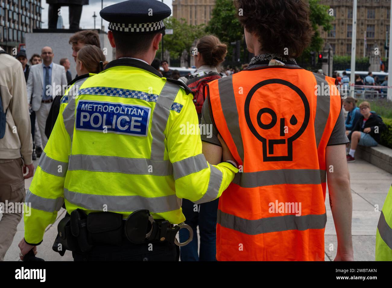 London, Vereinigtes Königreich, 19. Juli 2023: Just Stop Oil Aktivist von Met Police nach einem langsamen marsch verhaftet Stockfoto