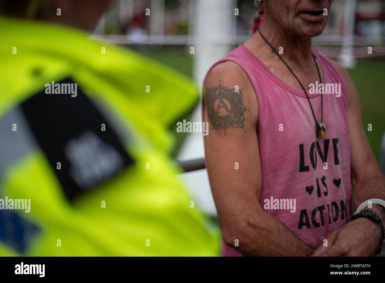 London, Vereinigtes Königreich, 19. Juli 2023: Just Stop Oil Aktivist von Met Police nach einem langsamen marsch verhaftet Stockfoto