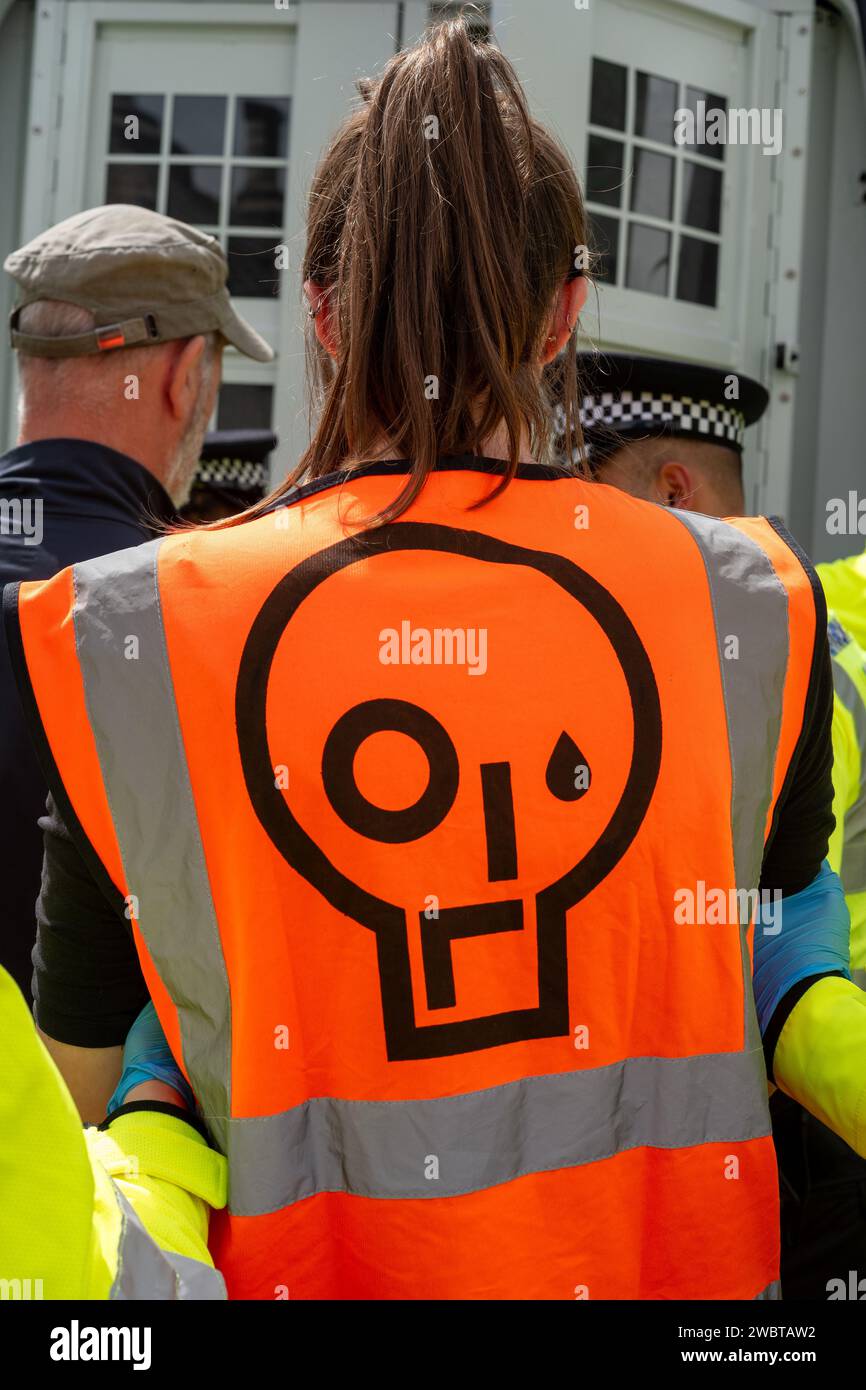 London, Vereinigtes Königreich, 19. Juli 2023: Just Stop Oil Aktivist von Met Police nach einem langsamen marsch verhaftet Stockfoto