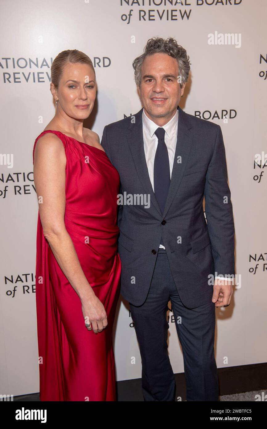 New York, Usa. Januar 2024. Sunrise Coigney und Mark Ruffalo nehmen am 11. Januar 2024 an der National Board of Review Gala in der Cipriani 42nd Street in New York City, USA, Teil 2024. (Foto von Thenews2/NurPhoto) Credit: NurPhoto SRL/Alamy Live News Stockfoto