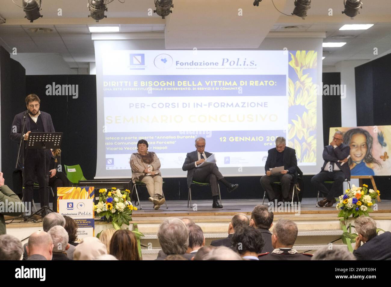 Neapel, Italien. Januar 2024. Matteo Piantedosi, Innenminister der italienischen Regierung, anlässlich des von der Polis-Stiftung geförderten Abschlussseminars zum Thema "Rechte und Bedürfnisse der Opfer von Straftaten" in der Bibliothek zu Annalisa Durante, einer unschuldigen Opferin der Camorra, im Bezirk Forcella, Neapel. Quelle: Live Media Publishing Group/Alamy Live News Stockfoto