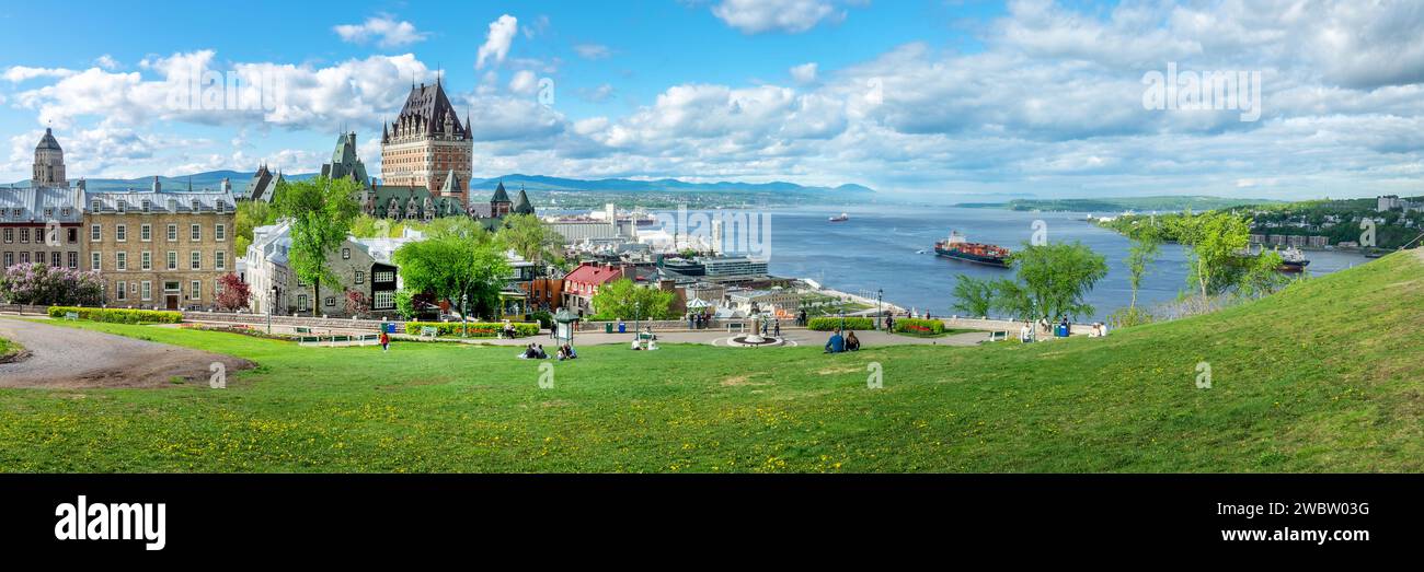 Panoramablick auf die Altstadt von Québec mit Chateau Frontenac und St. Lawrence River Stockfoto Panoramablick auf die Altstadt von Québec mit Chateau Frontenac und St. Lawrence River Stockfoto