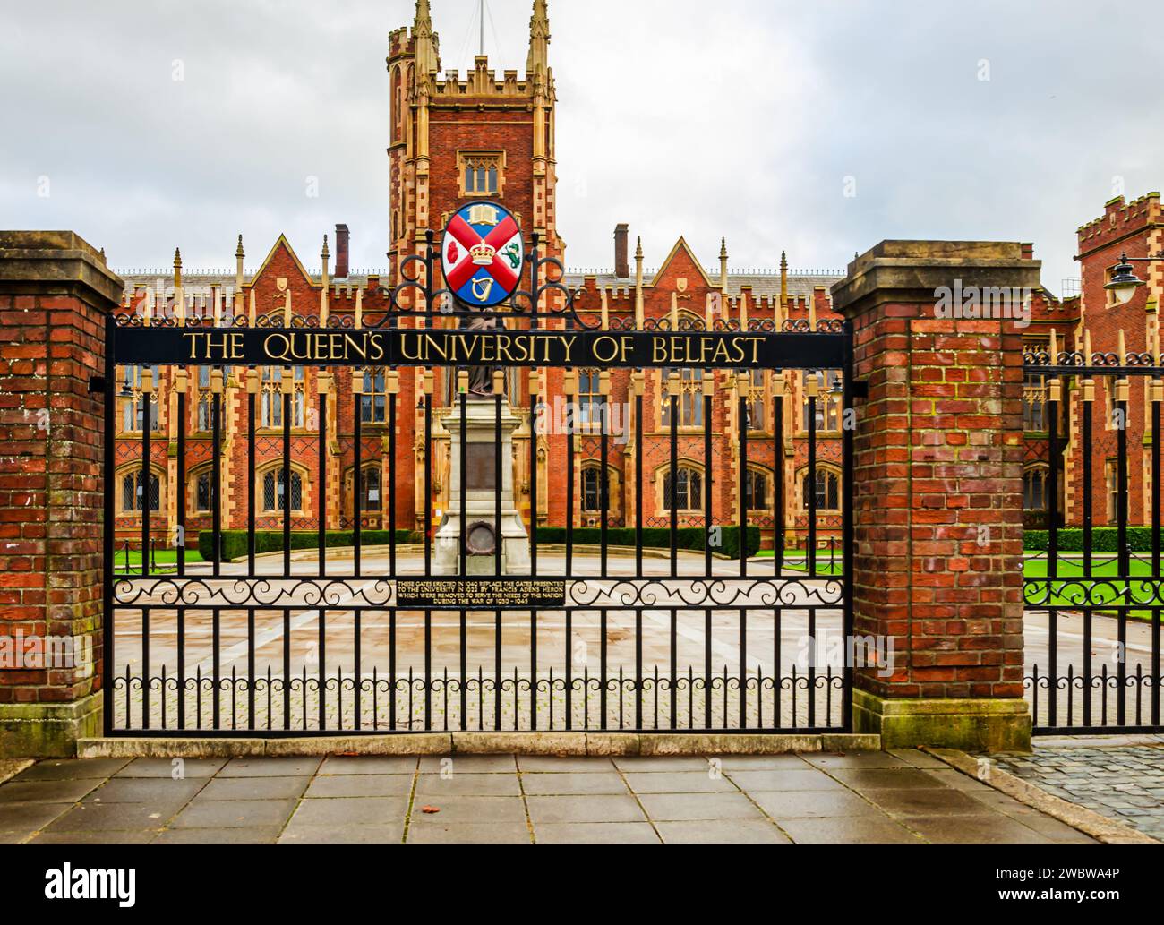 Belfast County Down, Nordirland 18. November 2023 – die Tore der Queens University of Belfast Stockfoto