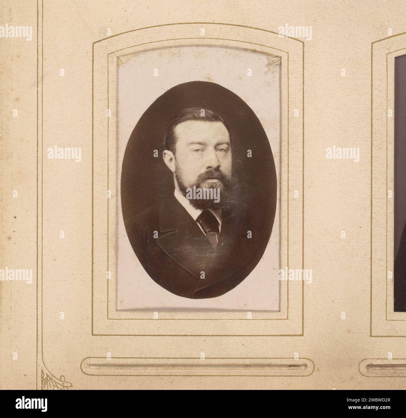 Porträt eines Mannes, P. Weijnen & Fils, 1854 - 1865 Fotografie. Visitenkarte dieses Foto ist Teil eines Albums. Maastricht-Karton. Unterstützung für Fotos. Zelluloidalbumen-Druck historischer Personen Stockfoto