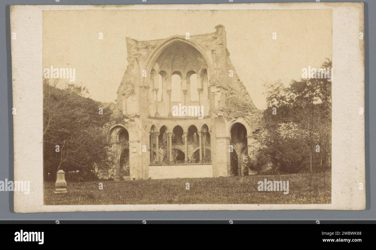 Ruine des Chors der Abtei Heisterbach, Deutschland, Anonym, 1860 - 1875 Foto. Besuchskarte Kloster Heisterbach Papier. Pappe Albumendruck Ruine der Kirche, des Klosters usw. Kloster Heisterbach Stockfoto