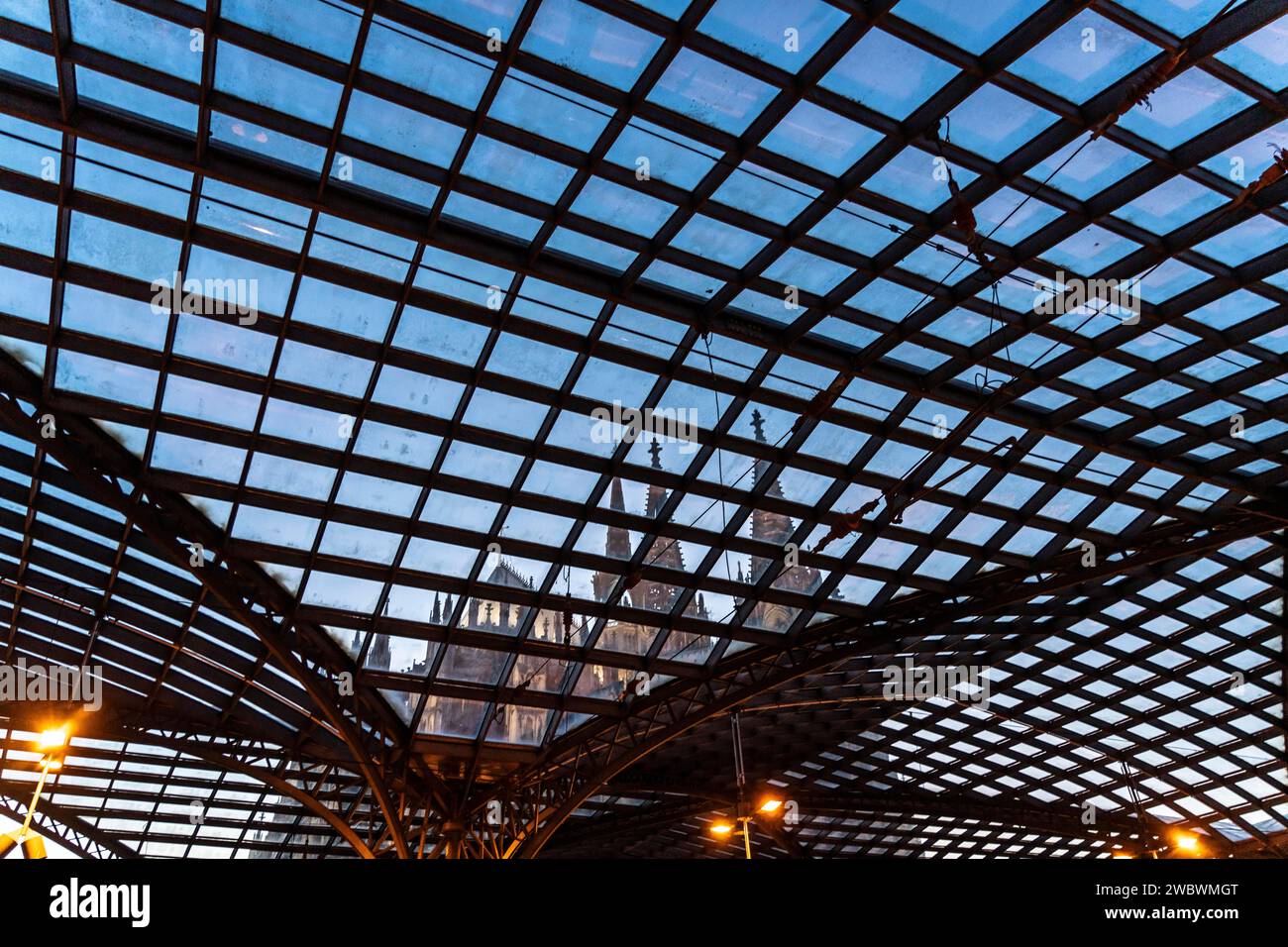 Kölner Hauptbahnhof, Glasdach, Kölner Dom, Köln, NRW, Deutschland, Stockfoto