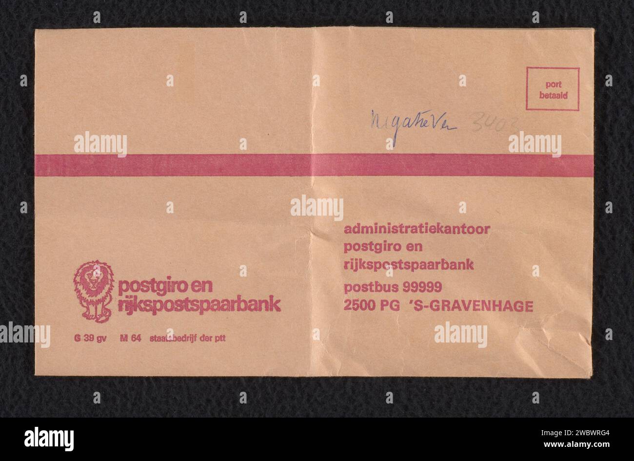 109 negative mit Aufnahmen von Porträts unbekannter Personen, Anonym, 1900 - 1920 fotografischer Film (fotografisches Material) die Familie reist, im Urlaub. Anonyme historische Personen, die in einer Gruppe dargestellt werden, in einem Gruppenporträt. Picknick im Freien, „déjeuner sur l'herbe“ Stockfoto