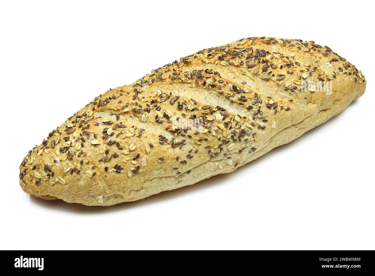 Ganze Brotbrötchen bedeckt mit Samen und Hafer isoliert auf weißem Hintergrund Stockfoto