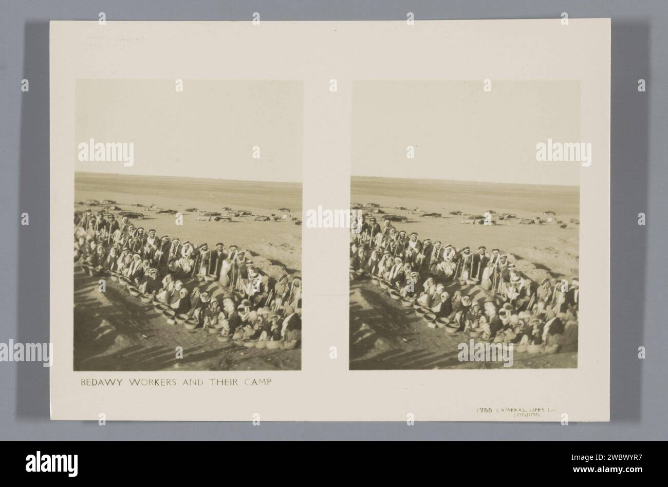 Beduinen in einer Ausgrabung in Tell Fara, mit ihrem Lager im Hintergrund, Richard St. Barbe Baker, 1929 Stereograph Series über die Ausgrabungen der britischen Archäologen Gerald Harding und Flinders Petrie in Tell Fara im damaligen britischen Mandatsgebiet Palästina. Palestinapublisher: London Publisher: Birmingham baryta Papier Gelatine Silberdruck Wandering Communities: Nomads Palestine. Sagen Sie es fara Stockfoto