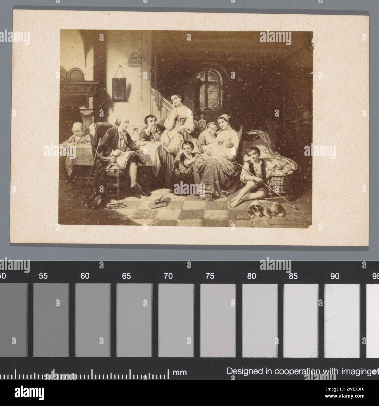 Fotoproduktion von einem Gemälde zum Gedicht Haus Religion von J.J.L. Ten Kate, Anonym, Andries Jager (möglich), 1850 - 1900 Foto. Besuchskarte Amsterdam Karton. Fotografischer Trägeralbumendruck, der die Bibel oder andere religiöse Bücher liest. Familienleben Stockfoto