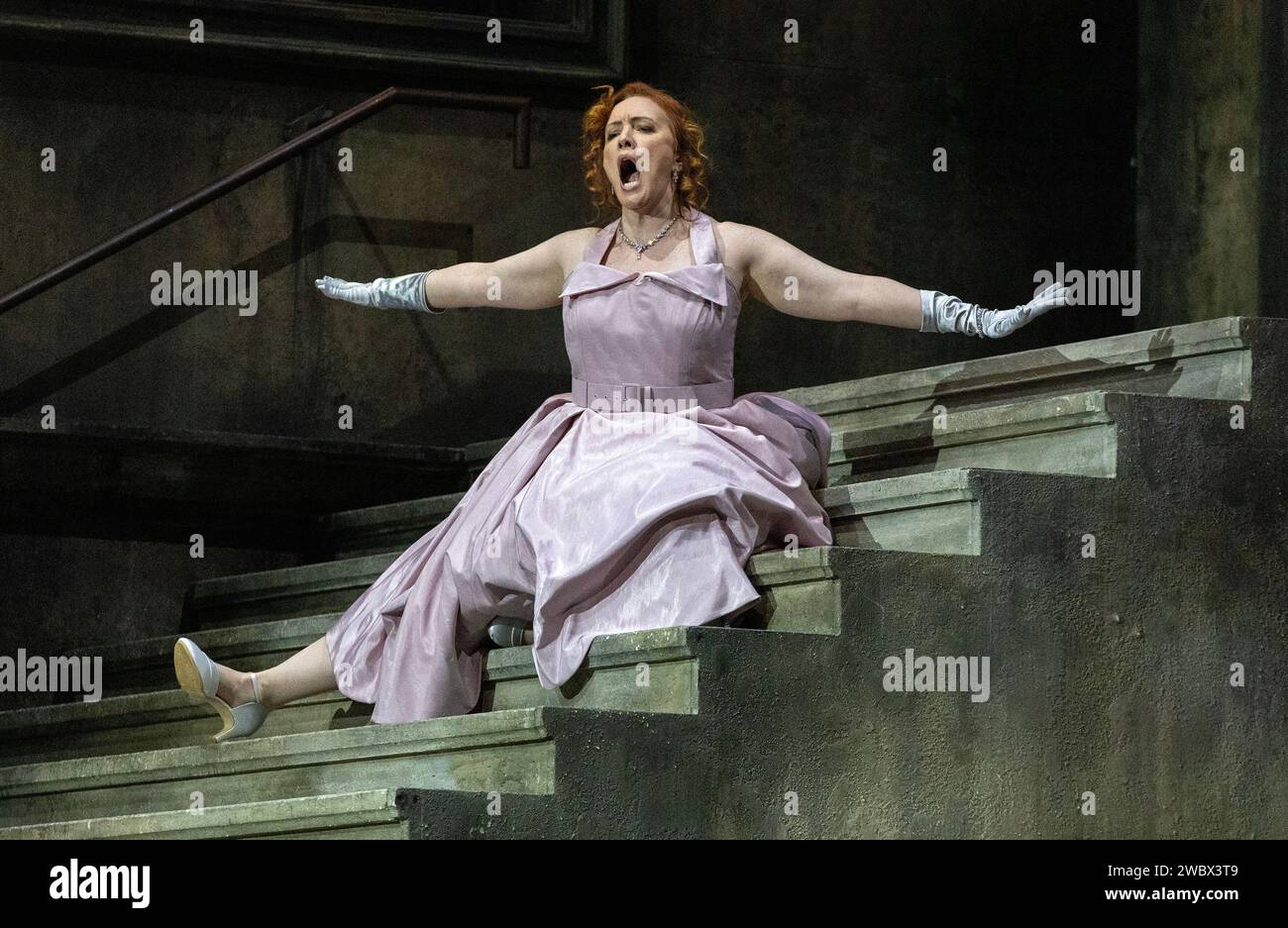 Sara Jakubiak (Chrysothemis) in ELEKTRA an der Royal Opera, Covent Garden, London WC2 12/01/24 Musik: Richard Strauss Libretto: Hugo von Hofmannsthal Dirigent: Antonio Pappano Design: Johannes Leiacker Beleuchtung: OLAF Winter Regie: Christof Loy Stockfoto