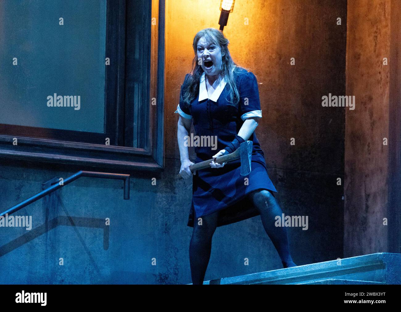 Nina Stemme (Elektra) in ELEKTRA an der Royal Opera, Covent Garden, London WC2 12/01/24 Musik: Richard Strauss Libretto: Hugo von Hofmannsthal Dirigent: Antonio Pappano Design: Johannes Leiacker Beleuchtung: OLAF Winter Regie: Christof Loy Stockfoto