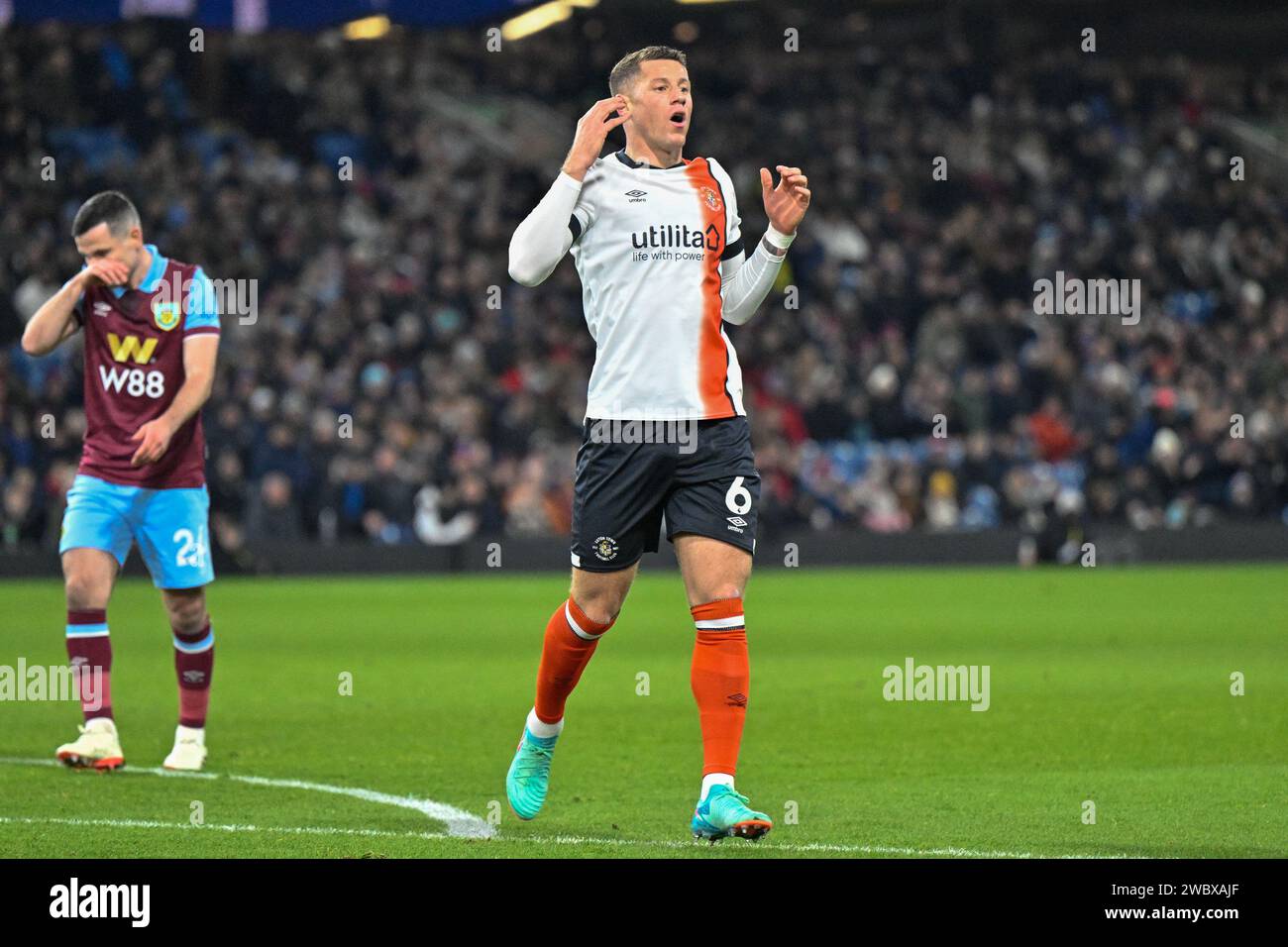 Ross Barkley von Luton Town reagiert während des Premier League-Spiels Burnley gegen Luton Town in Turf Moor, Burnley, Großbritannien. Januar 2024. (Foto: Cody Froggatt/News Images) in Burnley, Großbritannien am 1.12.2024. (Foto: Cody Froggatt/News Images/SIPA USA) Credit: SIPA USA/Alamy Live News Stockfoto