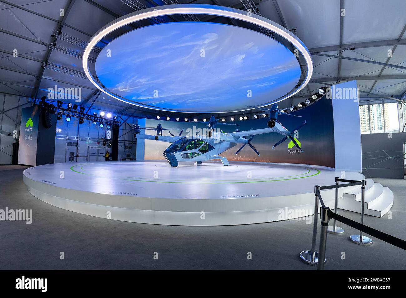 Las Vegas, NV, USA. Januar 2024. Blick auf die S-A2 eVTOL (Electric Vertical Take and Landing, eVTOL) am Stand der Supernal auf der CES im Las Vegas Convention Center West in Las Vegas, Nevada, am 12. Januar 2024. Quelle: Dee Cee Carter/Media Punch/Alamy Live News Stockfoto