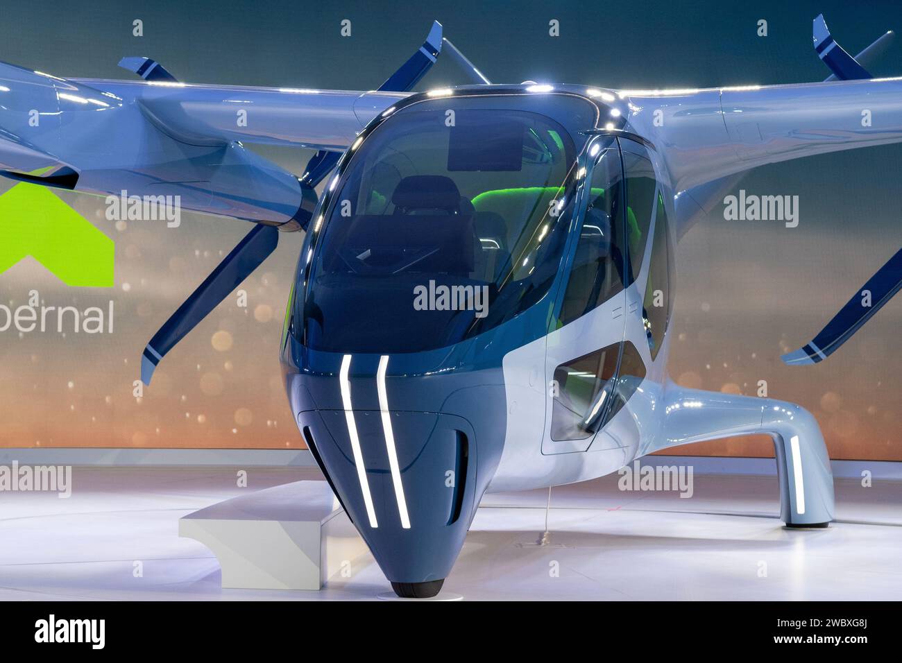 Las Vegas, NV, USA. Januar 2024. Blick auf die S-A2 eVTOL (Electric Vertical Take and Landing, eVTOL) am Stand der Supernal auf der CES im Las Vegas Convention Center West in Las Vegas, Nevada, am 12. Januar 2024. Quelle: Dee Cee Carter/Media Punch/Alamy Live News Stockfoto