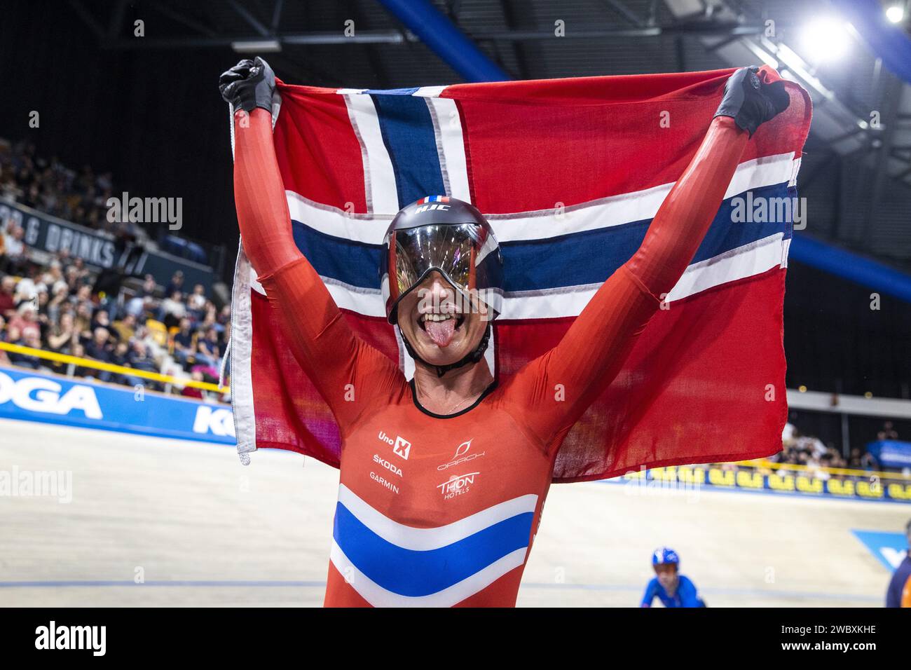 APELDOORN – Anita Yvonne Stenberg (NOR) jubelt nach dem Sieg des Damenomniums am dritten Tag der Leichtradsportmeisterschaft im Apeldoorn Omnisportrum. ANP VINCENT JANNINK Credit: ANP/Alamy Live News Stockfoto