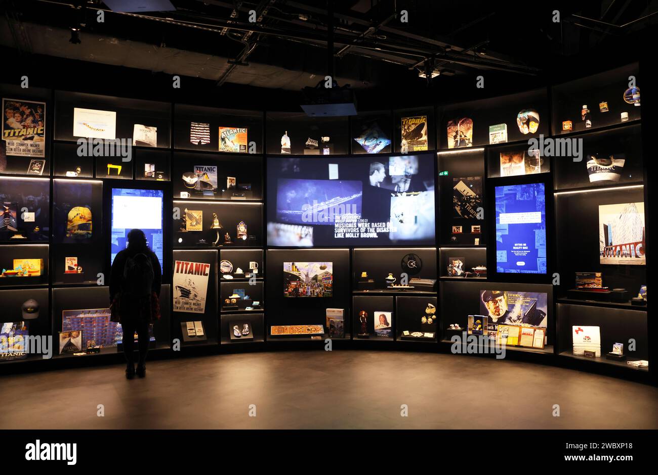 Titanic Belfast, eine weltweit führende Besucherattraktion, die die Geschichte der RMS Titanic von ihrem Anfang bis zu ihrem tragischen Ende im Jahr 1912 erzählt Stockfoto