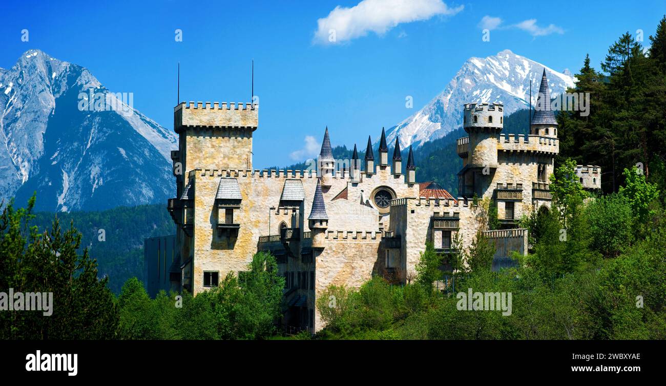 Zauberschloss bei Seefeld, Tirol, Österreich, Europa, mit Bergkette des Karwendels im Hintergrund Stockfoto