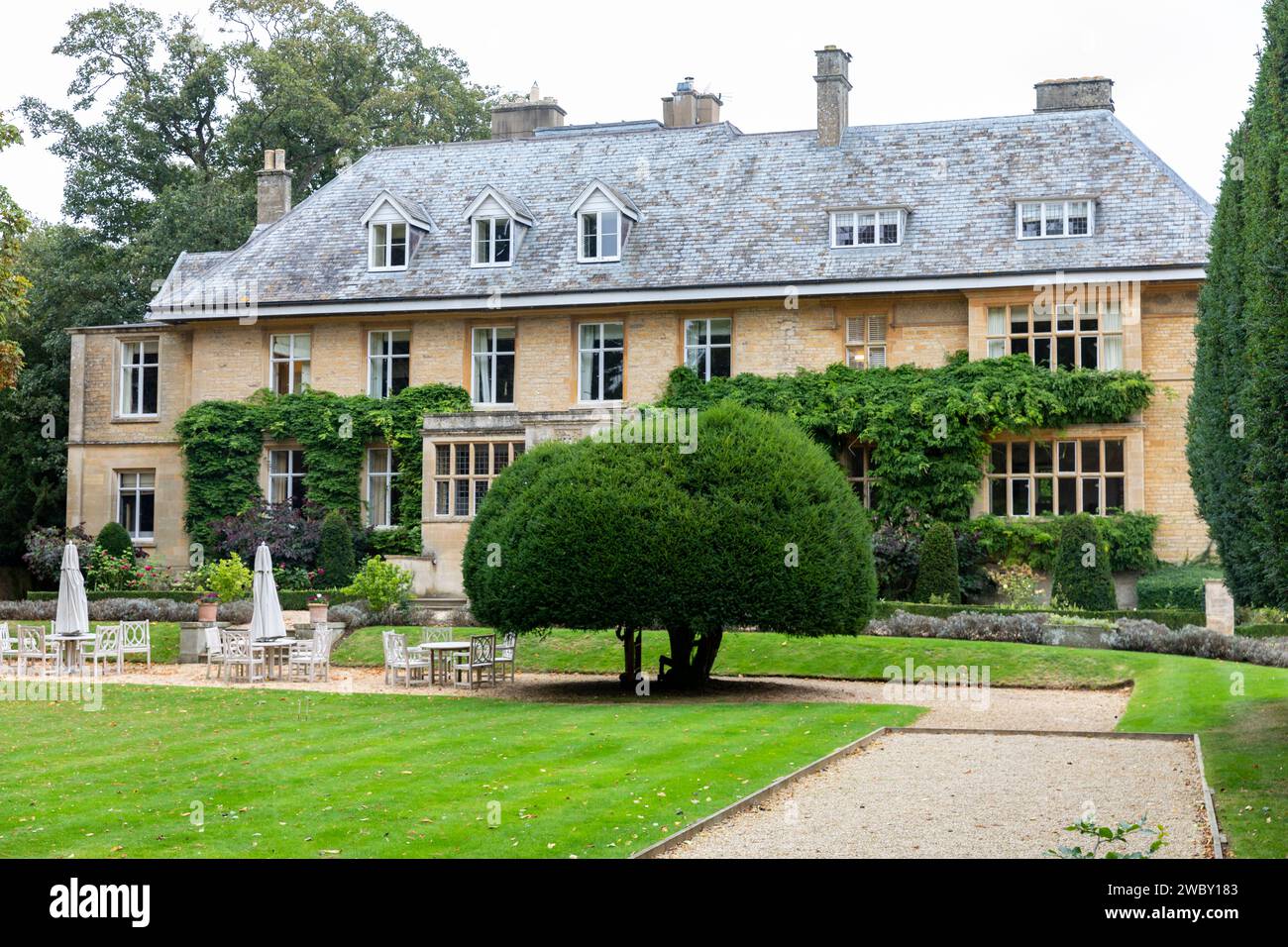 Das Slaughters Manor House Hotel in Lower Slaughter, Herrenhaus aus dem 17. Jahrhundert bietet Unterkunft, Cotswolds, England, Großbritannien, 2023 Stockfoto
