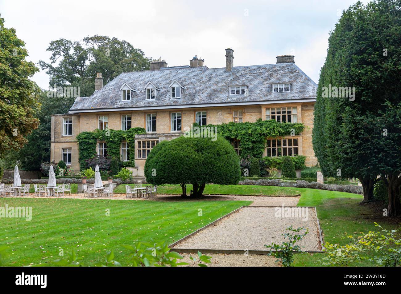 Das Slaughters Manor House Hotel in Lower Slaughter, Herrenhaus aus dem 17. Jahrhundert bietet Unterkunft, Cotswolds, England, Großbritannien, 2023 Stockfoto