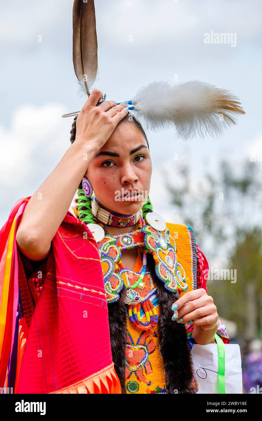 Kanada First Nations Oneida/Ojibwa junge Frau in einem Pow Wow Wettbewerb in London, Ontario, Kanada teilnehmen. Stockfoto