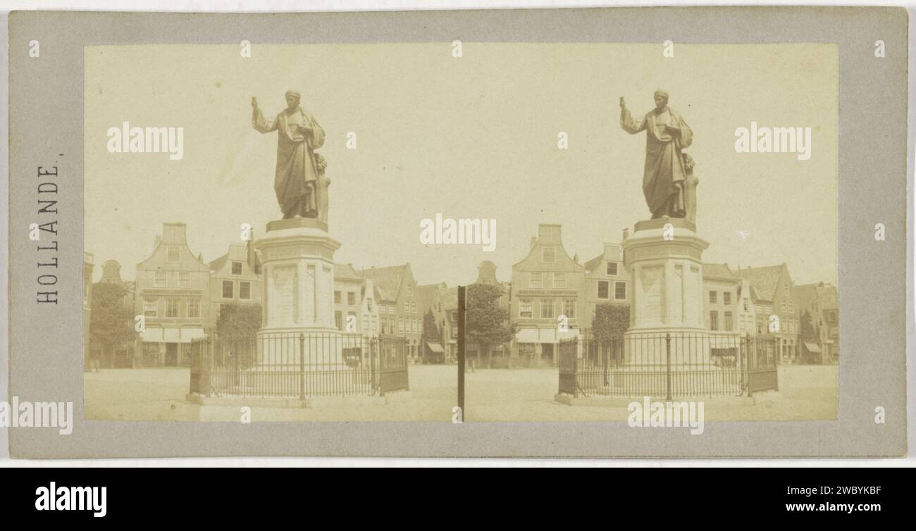 Ansicht der Statue von Laurens Koster in Haarlem, Charles-Henri Plaut (möglich), nach Louis Royer, Stereograph 1858 Hardlmptulisher: Paris Paper. Denkmal aus Pappe mit Albumendruck, Statue, großer Markt Stockfoto