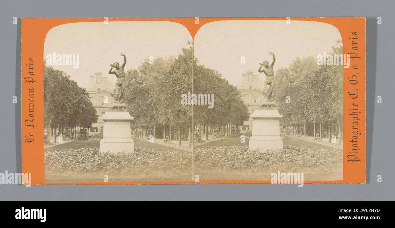 Skulptur eines tanzenden Faun im Jardin du Luxembourg in Paris, Charles Gérard, um 1850 - um 1875 Stereogramm Jabin u Luxembourg Karton. Fotografische Trägeralbumendruckskulptur. Satyrs, Fauns, Sileni Jabin u Luxembourg Stockfoto