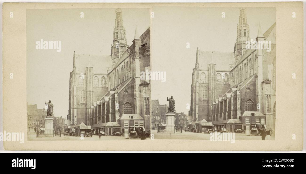 Blick auf die Sint - Bavokerk und den Grote Markt in Haarlem, Anonym, 1857 - 1863 Stereogramm Haarlem Karton. Papieralbumen drucken Teile von Kirchenaußenseite und Nebengebäuden. Platz, Ort, Zirkus usw. Sint-Bavokerk. Großer Markt Stockfoto