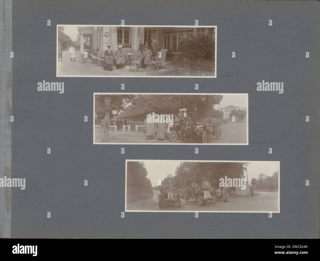 Männer und Frauen in Autos in Frankreich, Anonym, 1902 Fotografie Teil des Fotoalbums einer Armee-Übung in Südwestfrankreich im Jahr 1902. Frankreich Papier. Fotografische Unterstützung Automobile France Stockfoto