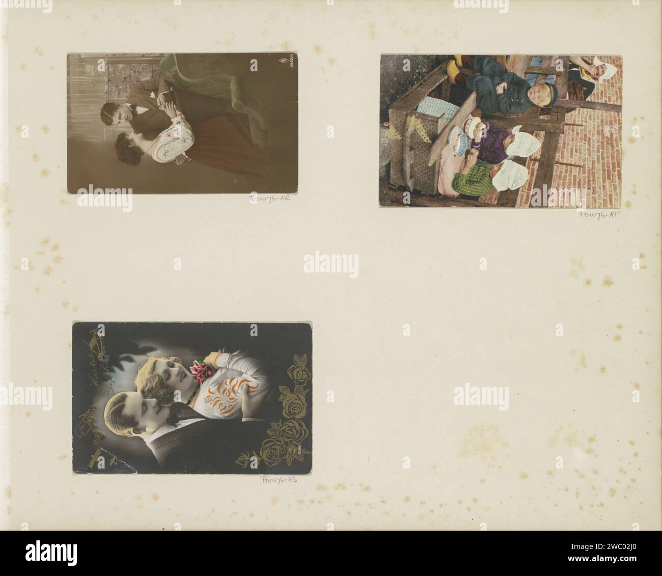 Glückwunschkarte mit einem Porträt zweier Liebender, Anonym, ca. 1920 - ca. 1940 Foto Teil des Albums mit Fotos von Eisenbahnen in Niederländisch-Indien und Postkarten. Paris Papier. Pappe Gelatine Silberdruck Paar von Liebenden Stockfoto