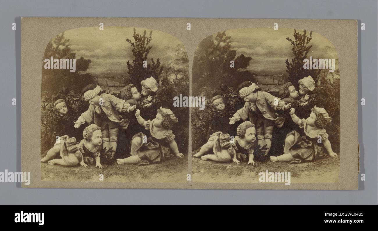 Inszenierung mit fünf Puppen, die Kinder zeigen, die blinden Mann spielen, anonym, um 1850 - um 1880 Stereogramm Europaparton. Fotounterstützung Albumendruck Augenbinde Spiele Europa Stockfoto