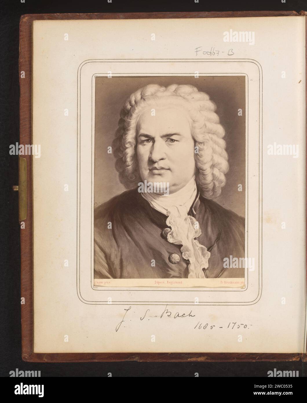 Fotoproduktion eines gemalten Porträts von Johann Sebastian Bach von Carl Jaeger, Friedrich Bruckmann, nach Carl Jaeger, 1870 - 1890 Fotografie. Cabinet Foto dieses Foto ist Teil eines Albums. Pappe. Fotounterstützung Albumendruck Bild, Malen. Historische Personen. Porträt des Komponisten Stockfoto