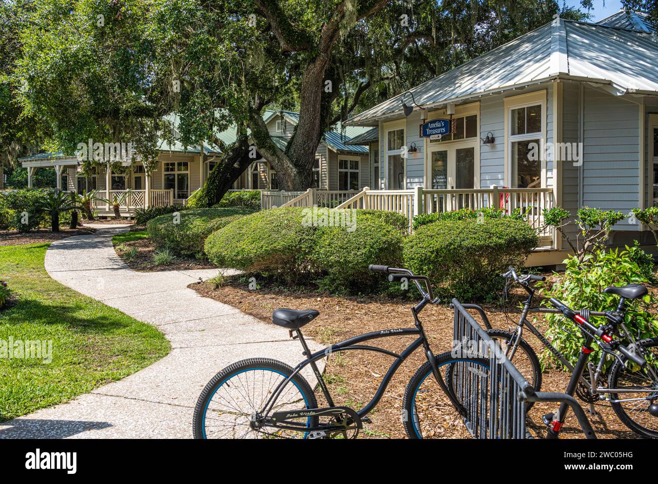 Die Geschäfte von Omni Amelia Island, einem gehobenen Shopping-Dorf auf Amelia Island im Nordosten Floridas. (USA) Stockfoto