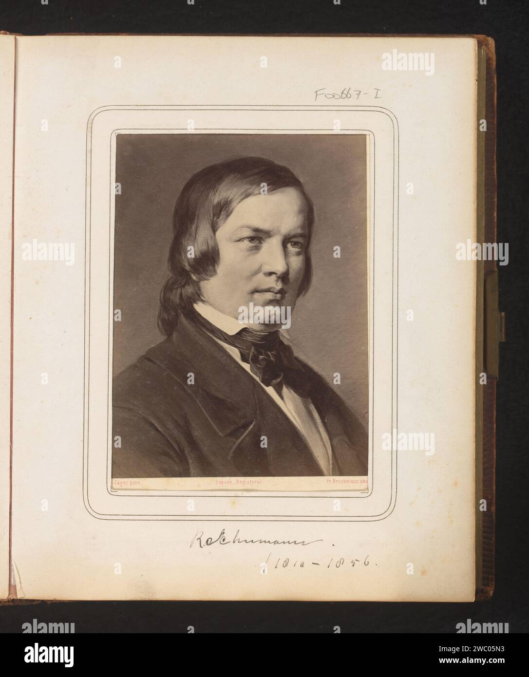 Fotoproduktion eines gemalten Porträts von Robert Schumann von Carl Jaeger, Friedrich Bruckmann, nach Carl Jaeger, 1870 - 1890 Fotografie. Cabinet Foto dieses Foto ist Teil eines Albums. Pappe. Fotografisches Trägeralbumendruckporträt des Komponisten. Historische Personen. Bild, Malen Stockfoto