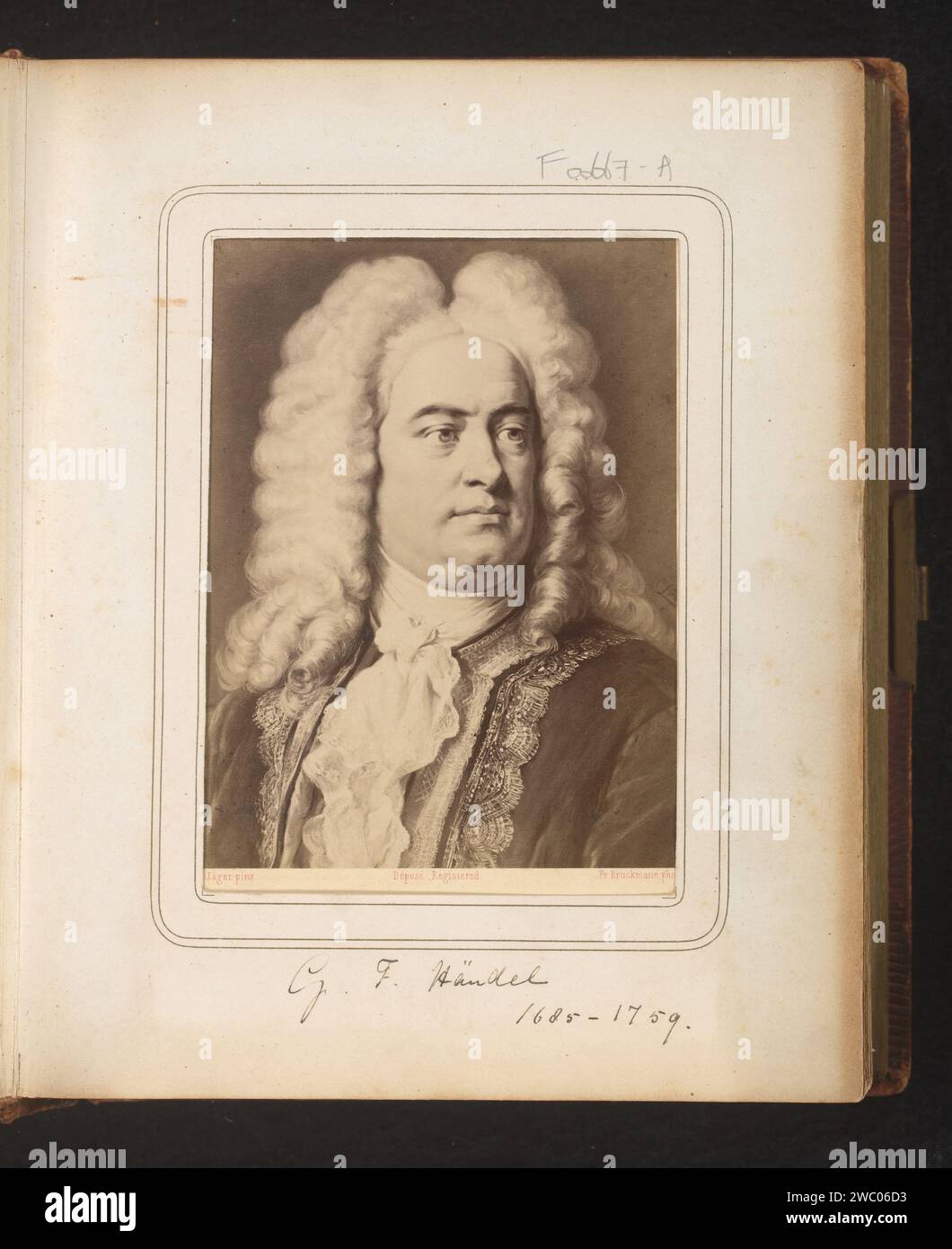 Fotoproduktion eines gemalten Porträts von Georg Friedrich Händel von Carl Jaeger, Friedrich Bruckmann, nach Carl Jaeger, 1870 - 1890 Fotografie. Cabinet Foto dieses Foto ist Teil eines Albums. Pappe. Fotounterstützung Albumendruck Bild, Malen. Porträt des Komponisten. Historische Personen Stockfoto