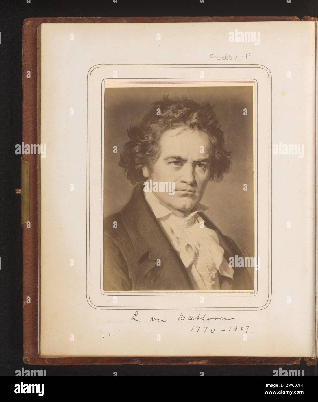 Fotoproduktion eines gemalten Porträts von Ludwig van Beethoven von Carl Jaeger, Friedrich Bruckmann, nach Carl Jaeger, 1870 - 1890 Fotografie. Cabinet Foto dieses Foto ist Teil eines Albums. Pappe. Fotografisches Trägeralbumendruckporträt des Komponisten. Historische Personen. Bild, Malen Stockfoto