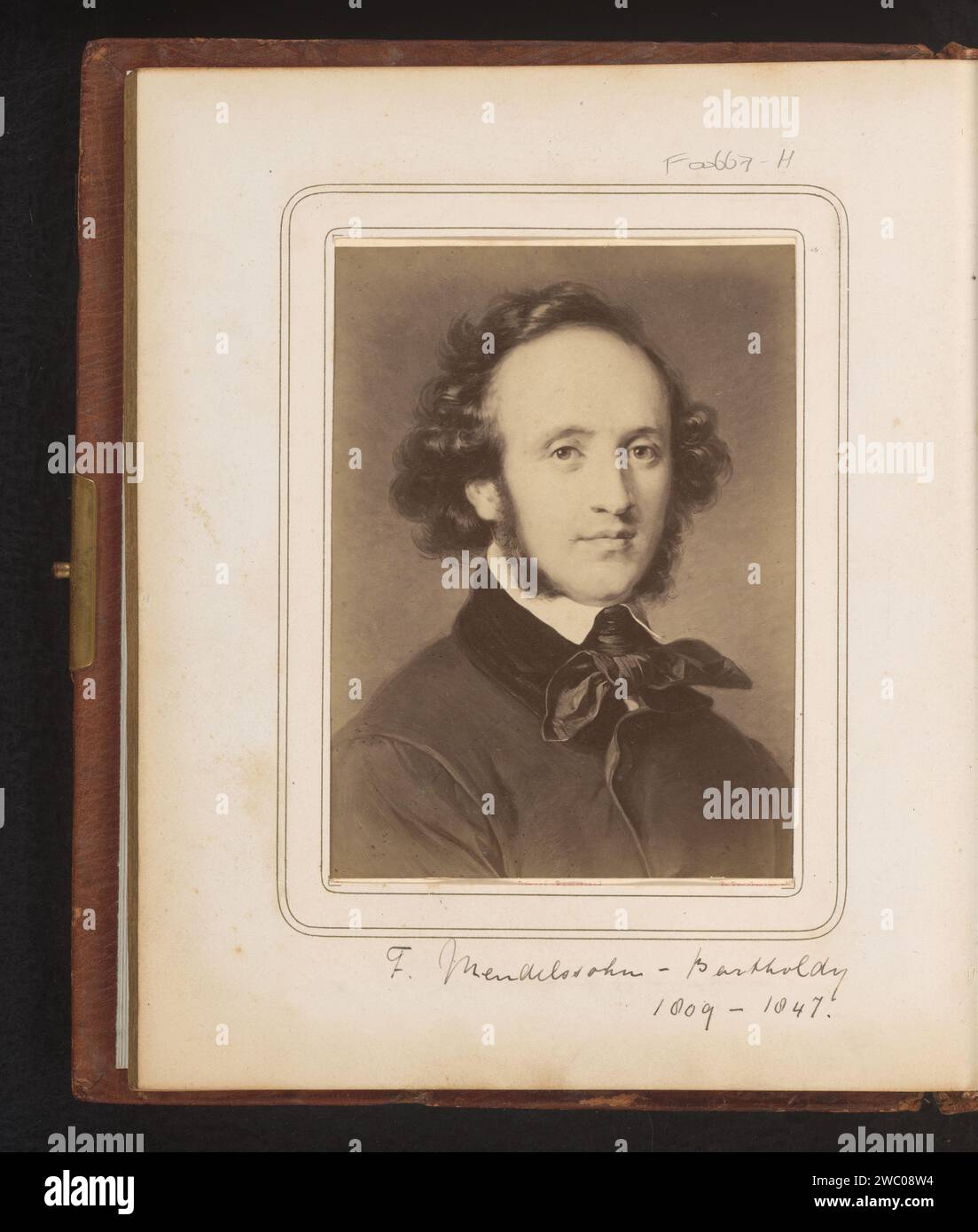Fotoproduktion eines gemalten Porträts von Felix Mendelssohn Bartholdy von Carl Jaeger, Friedrich Bruckmann, nach Carl Jaeger, 1870 - 1890 Fotografie. Cabinet Foto dieses Foto ist Teil eines Albums. Pappe. Fotografisches Trägeralbumendruckporträt des Komponisten. Historische Personen. Bild, Malen Stockfoto