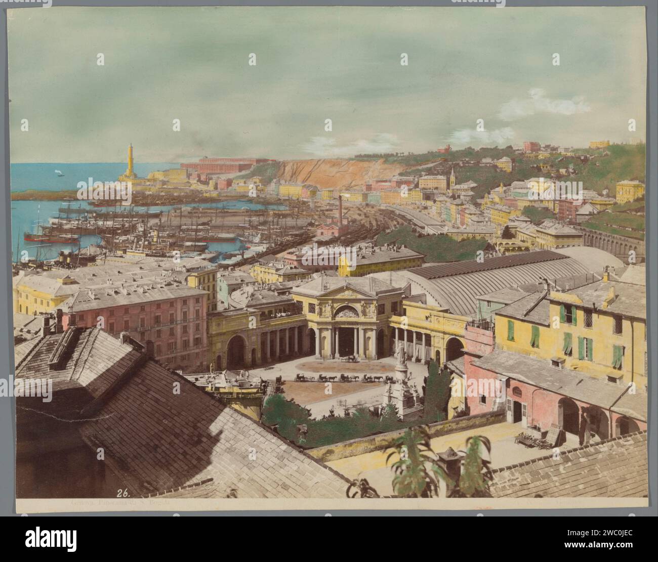 Blick auf den Bahnhof und Hafen von Genua, Alfredo Noack, 1858 - 1893 Foto Knie Papier Albumen Print Hafen. Bahnhof; Schutzhütte (Bahn, Straßenbahn) Knie Stockfoto