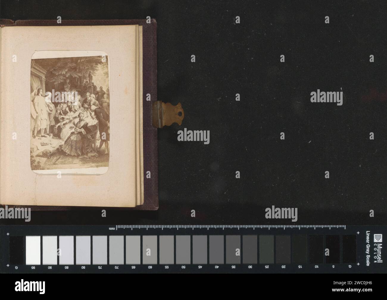 Fotoproduktion (vermutlich) eines Druckes von W. von Kaulbach: Goethe in Weimar, Andries Jager, nach Anonym, um 1860 - um 1890 Fotografie. Besuchskarte Teil des Fotoalbums mit 16 Cartes-de Visite von weiblichen Figuren aus dem Werk von J. W. von Goethe. Amsterdam Papier. Unterstützung für Fotos. Girlande mit Albumendruck aus Pappe, Kranz. Erwachsene Frau Weimar Stockfoto