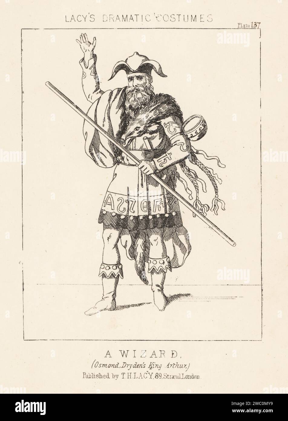 Kostüm eines Zauberers oder sächsischen Zauberers Osmond in John Drydens Oper König Arthur. In Mütze, Eberleder, Mantel, Tunika mit Runen, Stiefeln, bewaffnet mit Personal. Lithografie aus Thomas Hailes Lacy's männliche Kostüme, Historical, National and Dramatic in 200 Plates, London, 1865. Lacy (1809–1873) war ein britischer Schauspieler, Dramatiker, Theatermanager und Verleger. Stockfoto