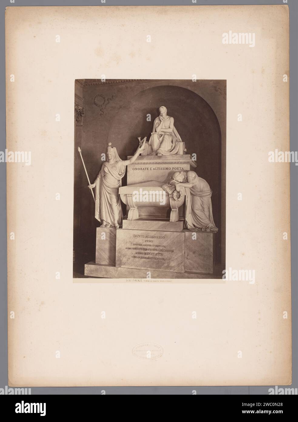 Cenotaaf voor Dante Alighieri in de Santa Croce Te Florence, Italië, Anonym, Giacomo Brogi, 1856 - 1881 Fotografie Florenz Papier. Pappalbumendruck, Schein-Grab, Cenotaph Heiliges Kreuz Stockfoto