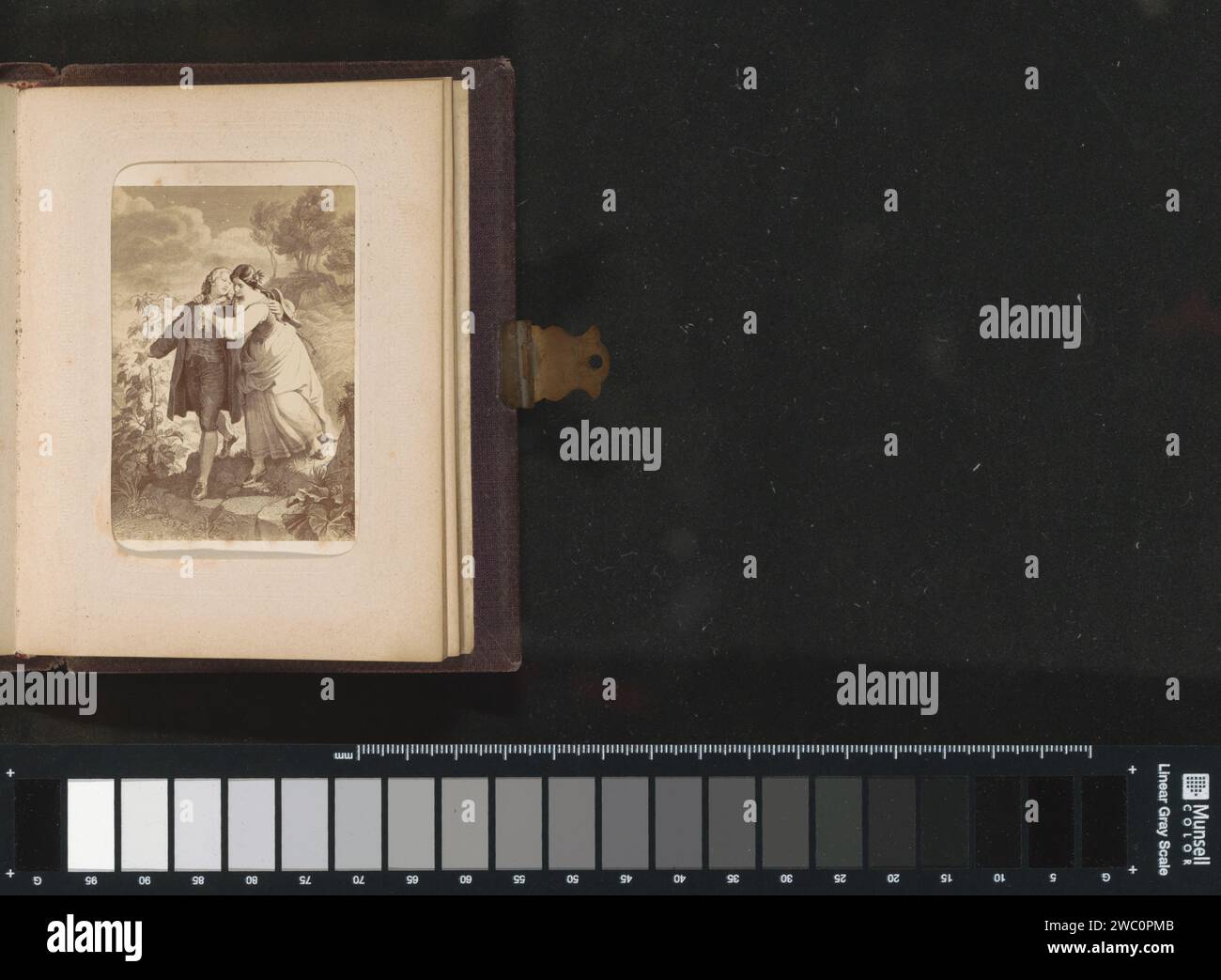 Fotoproduktion von (vermutlich) einer Druckausgabe von W. von Kaulbach: Dorothea (Herman und Dorothea), Andries Jager, nach Anonym, um 1860 - um 1890 Fotografie. Besuchskarte Teil des Fotoalbums mit 16 Cartes-de Visite von weiblichen Figuren aus dem Werk von J. W. von Goethe. Amsterdam Papier. Unterstützung für Fotos. Pappalbumenabdruck Jugendliche, junge Frau, Mädchen. Ein paar Liebhaber Stockfoto