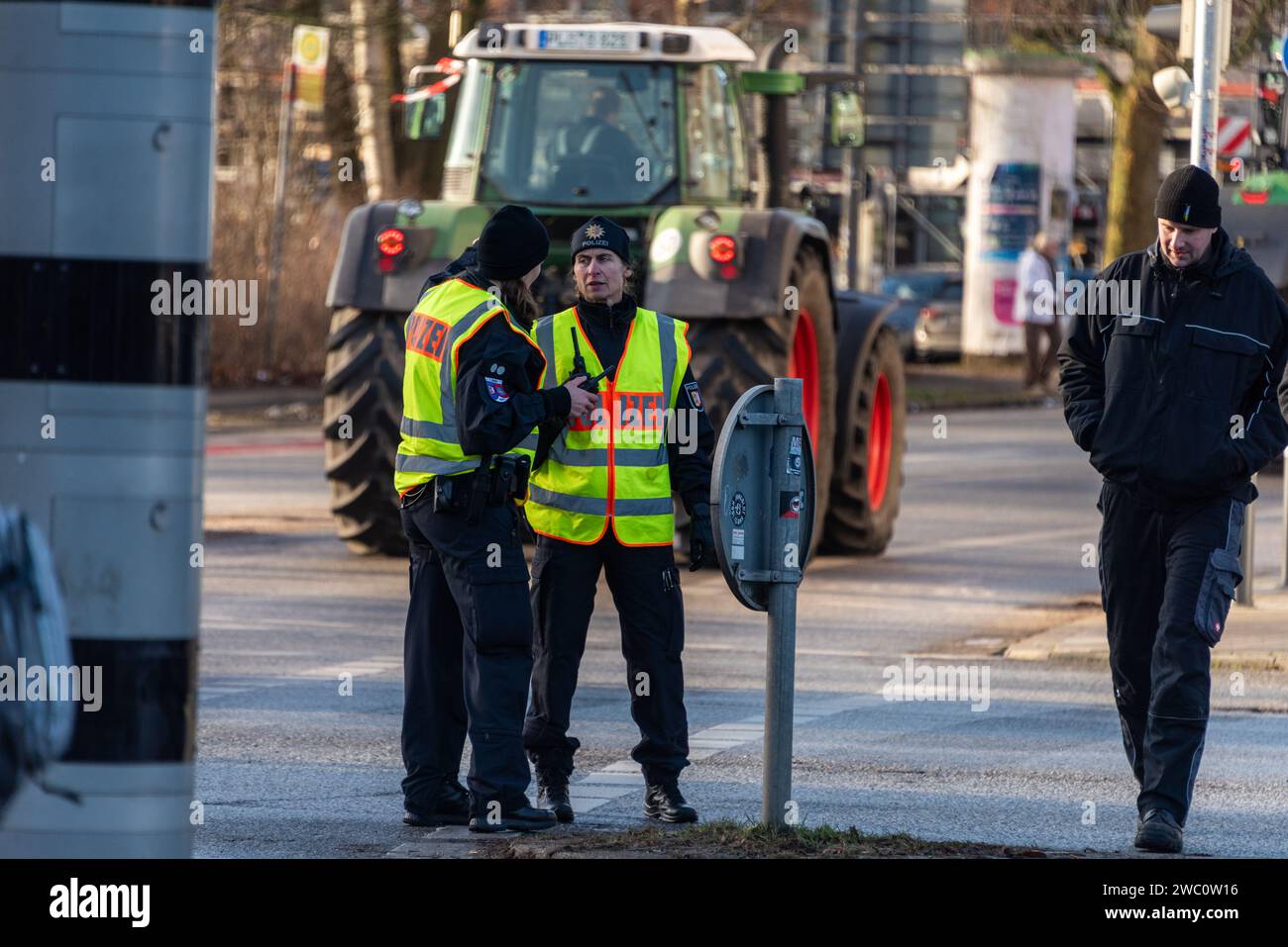 Kiel, 12.01.2023 Protestaktion der Bauern gegen die Streichung von Subventionen der Ampelregierung im Agrarbereich mit einer Traktoren-Sternfahrt mit Stockfoto
