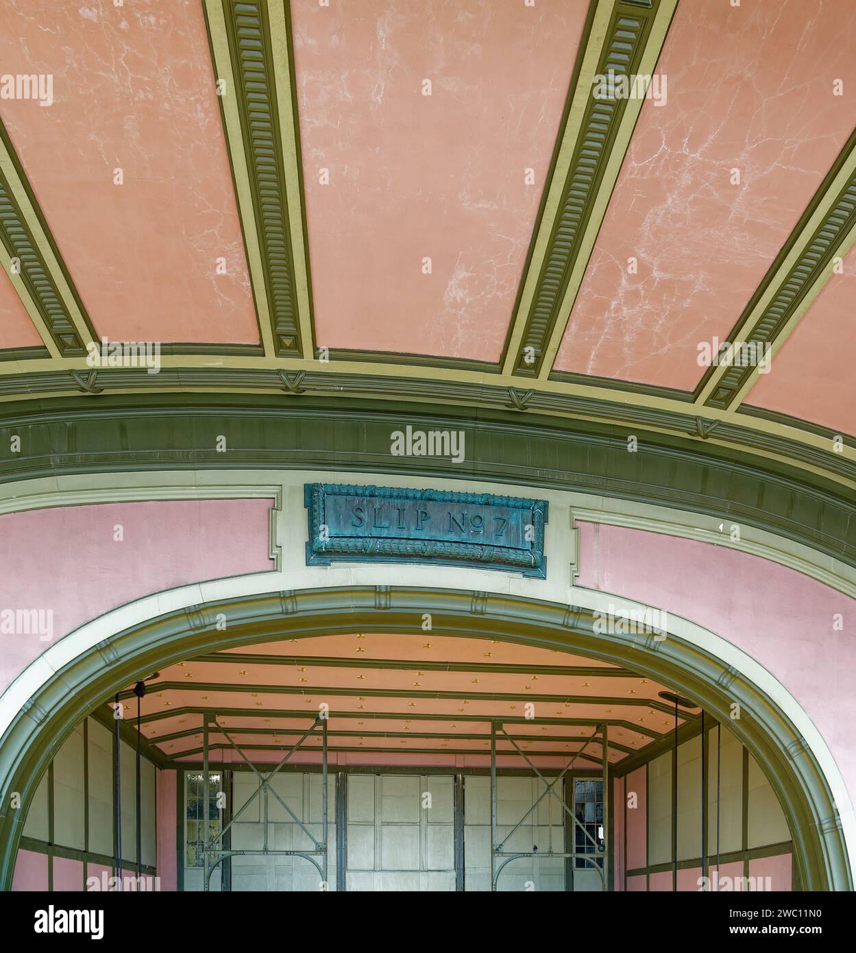 Das Battery Maritime Building, ein Wahrzeichen der Beaux Arts, diente ursprünglich als Terminal für Brooklyn Ferries und dient heute den Fähren der Governors Island. Stockfoto