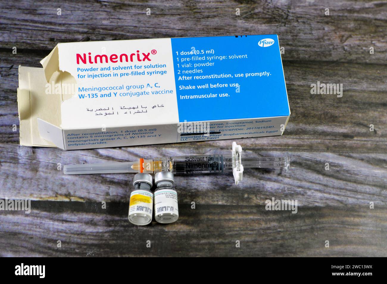 Kairo, Ägypten, 11. Januar 2024: Nimenrix-Impfstoff gegen invasive Meningokokken-Krankheit, verursacht durch das Bakterium Neisseria meningitidis und gereinigtes Polum Stockfoto
