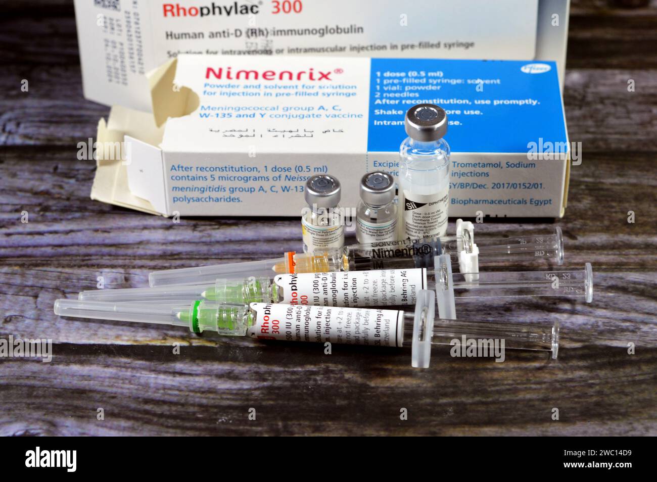 Kairo, Ägypten, 11. Januar 2024: Anti-D (RH)-Immunglobulin Rhophylac, Nimenrix-Impfstoff, gereinigtes Polysaccharid, Diphtherie- und Tetanus-Impfstoff im, mul Stockfoto