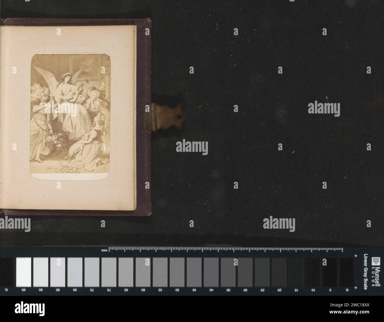 Fotoproduktion von (vermutlich) einer Druckausgabe von W. von Kaulbach: Mignon (Wilhelm Meister), Andries Jager, nach Anonym, um 1860 - um 1890 Fotografie. Besuchskarte Teil des Fotoalbums mit 16 Cartes-de Visite von weiblichen Figuren aus dem Werk von J. W. von Goethe. Amsterdam Papier. Unterstützung für Fotos. Pappalbumenabdruck Jugendliche, junge Frau, Mädchen Stockfoto