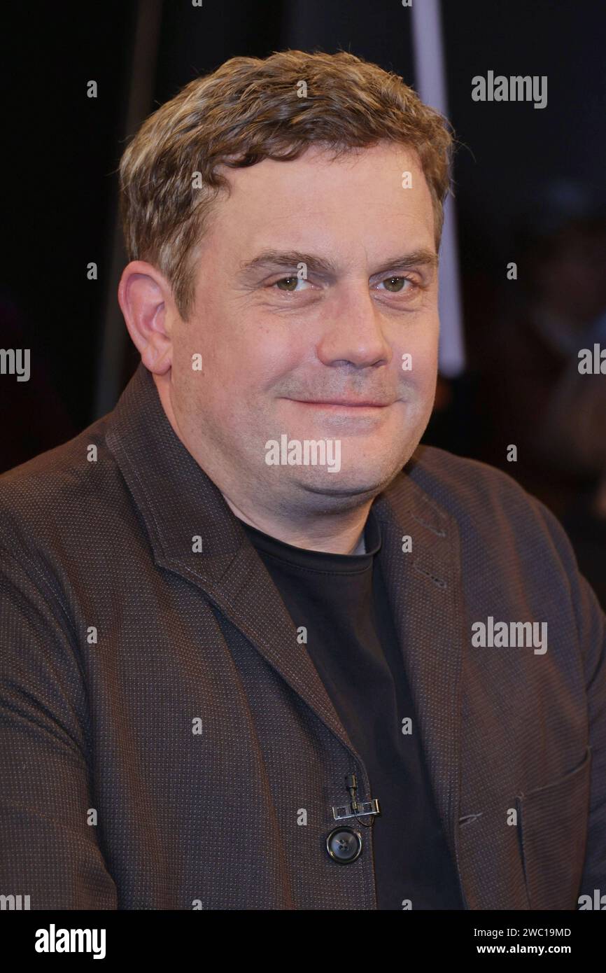 Schauspieler Sebastian Bezzel zu Gast in der NDR Talk Show im Studio des NDR in Lokstedt, Hamburg 12.01.2024 *** Schauspieler Sebastian Bezzel als Gast in der NDR Talk Show im NDR Studio in Lokstedt, Hamburg 12 01 2024 Stockfoto
