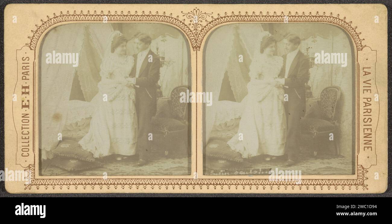 Braut und Bräutigam halten sich gegenseitig die Hände im Schlafzimmer, Eugène Hanau, ca. 1870 - ca. 1890 Stereograph Paris Albumendruck. Stockfoto