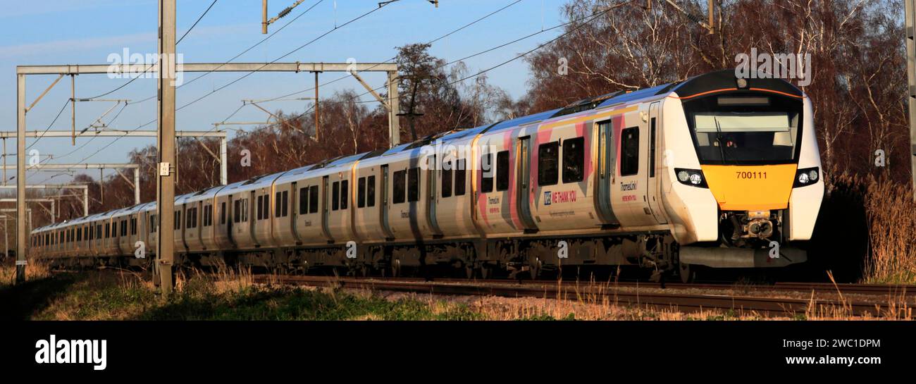 700111 Danke NHS, Thameslink Train, Offord Cluny Village, East Coast Main Line Railway, Cambridgeshire, England, Großbritannien Stockfoto